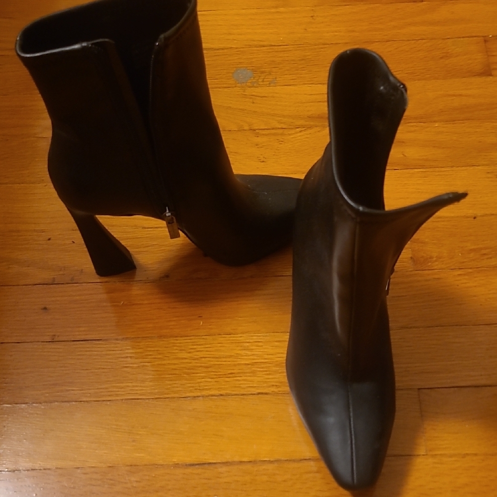 Jessica Simpson Black Pointed Toe Ankle Boots with Block Heel
